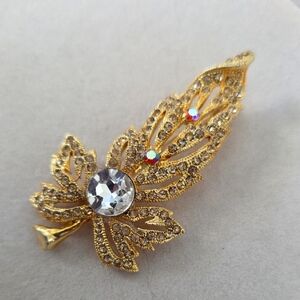 Vintage Gold Leaf Brooch Pin